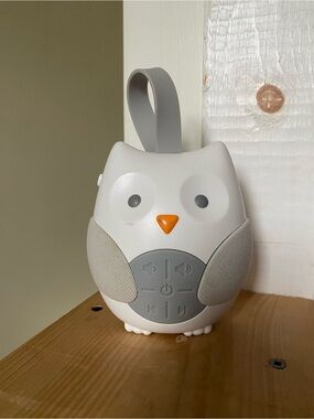 Skip*Hop Portable Owl Sound Machine with Carry Loop - White & Gray
